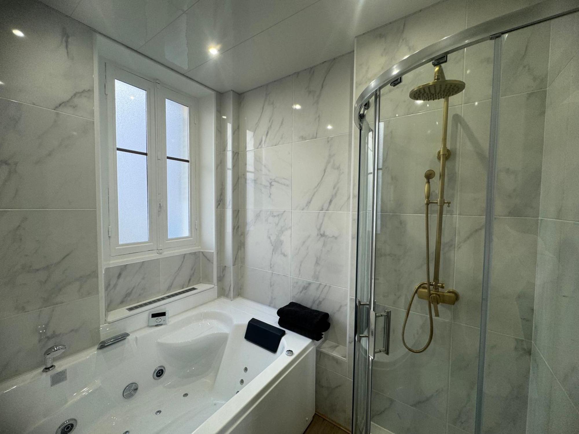 L'Experience Appartement & Spa Prive Chambery Bagian luar foto